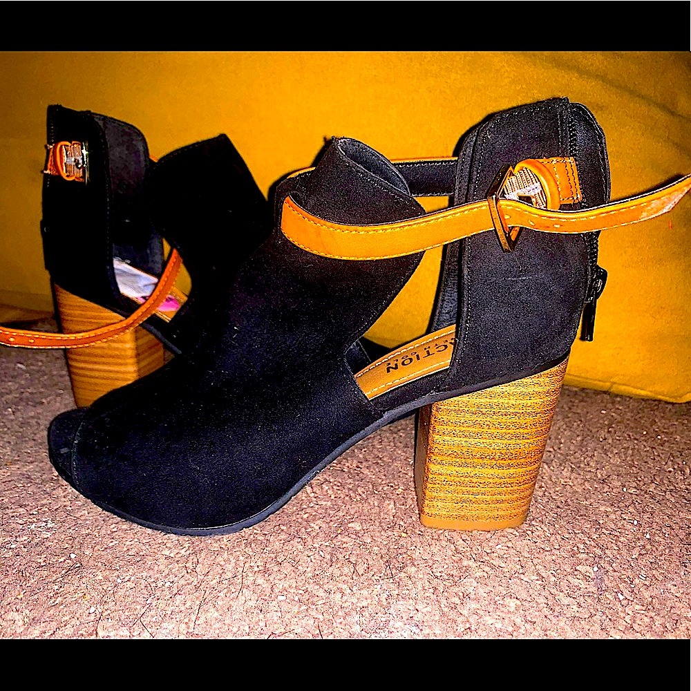 Kenneth Cole Reaction Open toe Chunky heels